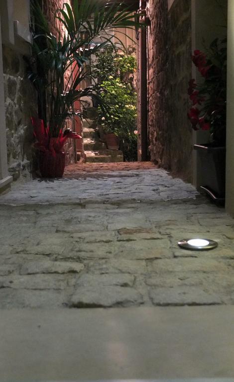 Notti O' Tunn Luxury Rooms In Centro Geraci Siculo Exterior photo