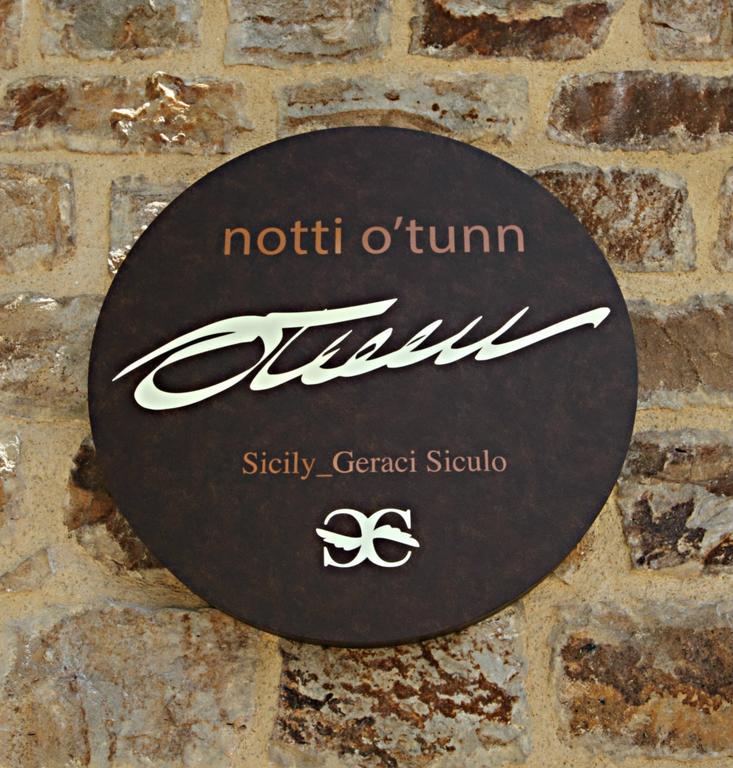 Notti O' Tunn Luxury Rooms In Centro Geraci Siculo Exterior photo