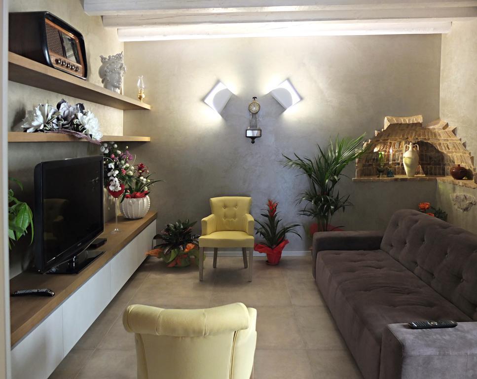 Notti O' Tunn Luxury Rooms In Centro Geraci Siculo Exterior photo