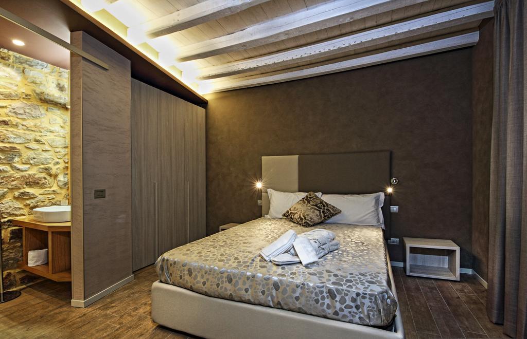Notti O' Tunn Luxury Rooms In Centro Geraci Siculo Exterior photo