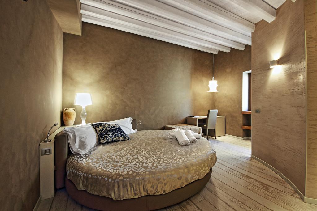Notti O' Tunn Luxury Rooms In Centro Geraci Siculo Exterior photo